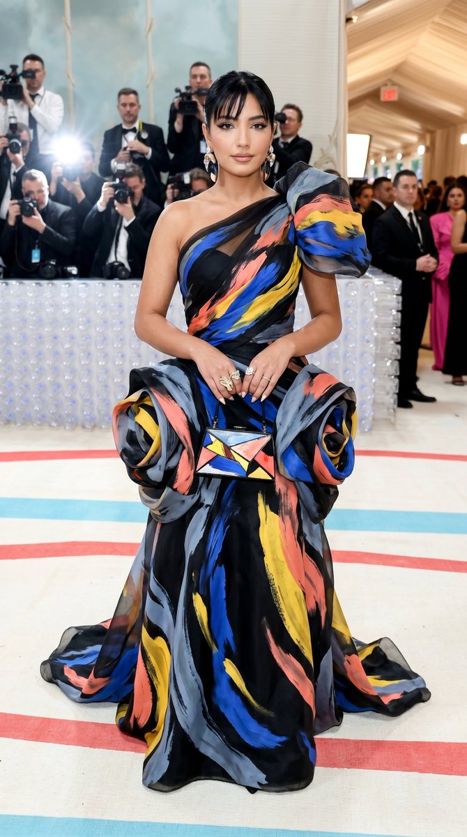 Product Marketing - Met Gala Avant-Garde Couture Fashion — output 1