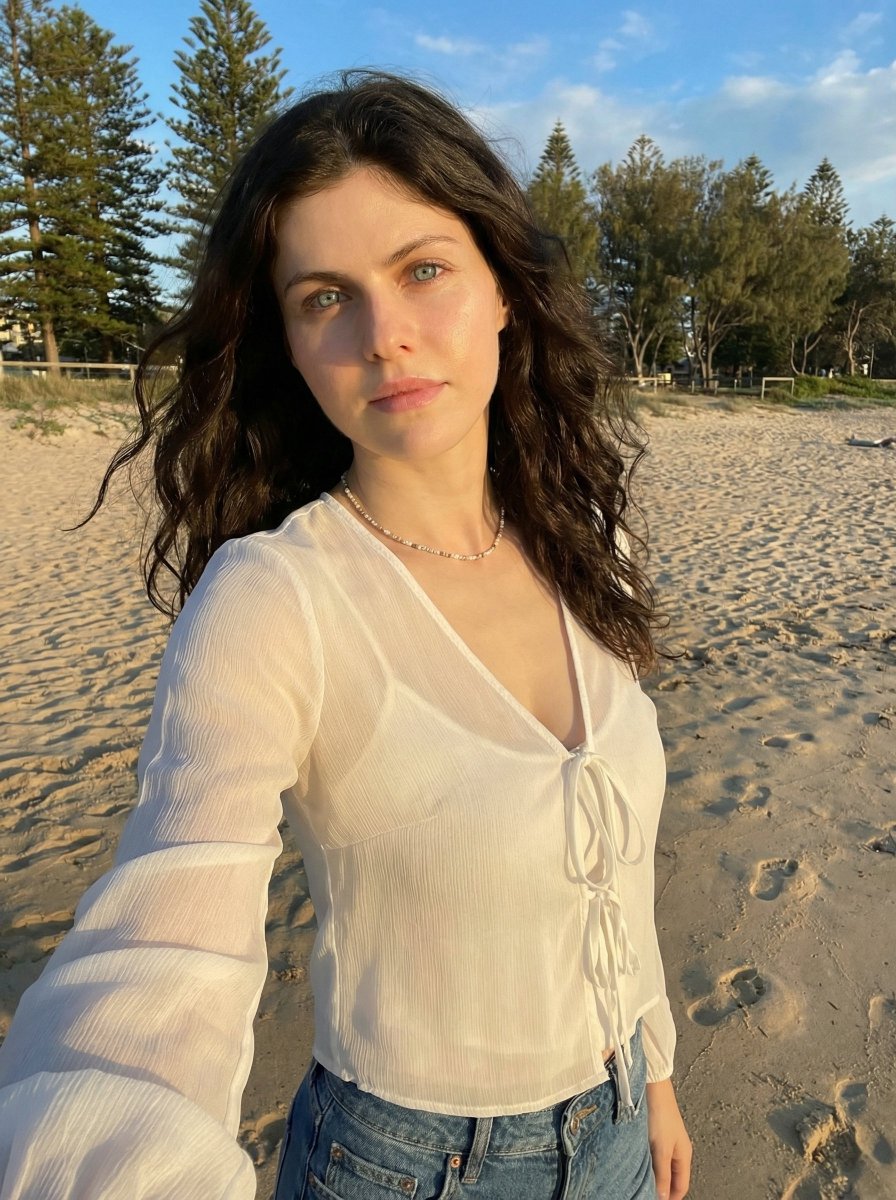 Profile / Avatar - Golden Hour Beach Selfie Prompt — output 1