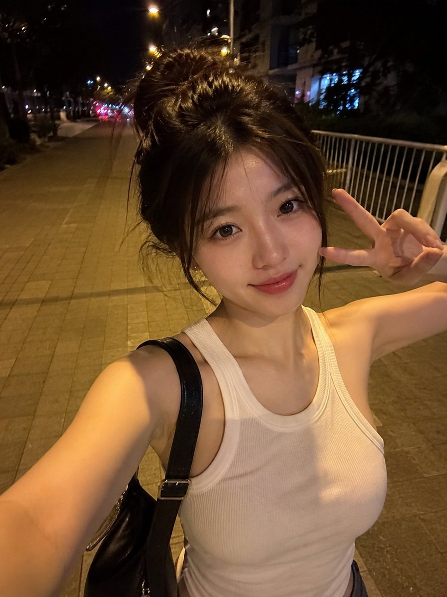 Profile / Avatar - Realistic Nighttime Smartphone Selfie — output 1