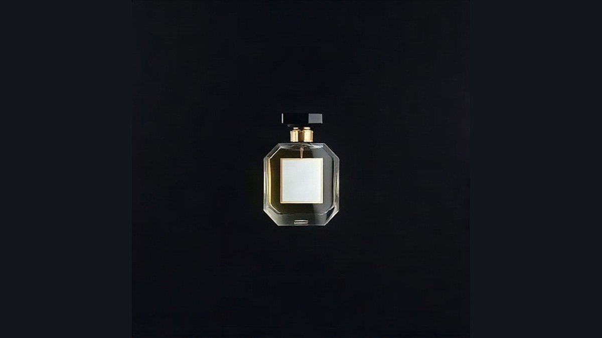 E-commerce Main Image - Minimal Luxury Perfume Product Shot — output 1
