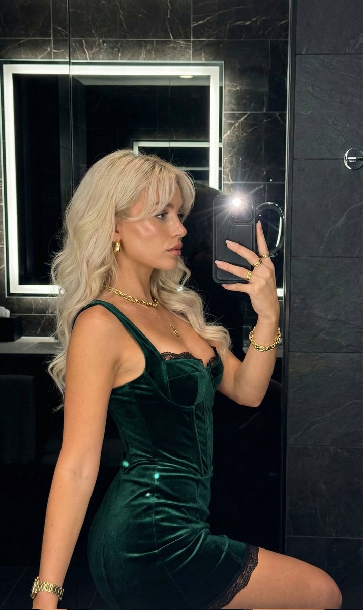 Night Luxe Flash Photography Mirror Selfie — output 1