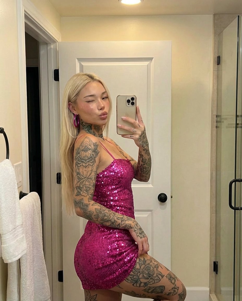 Profile / Avatar - Tattooed Woman Mirror Selfie Prompt — output 1