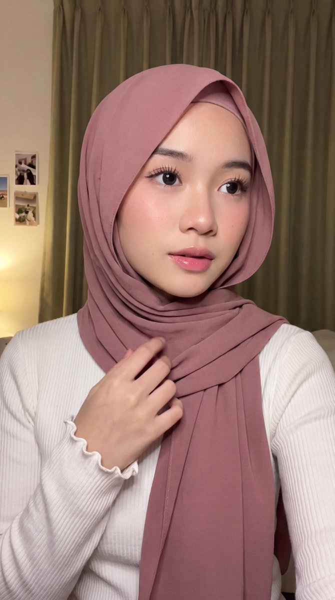 Profile / Avatar - Intimate Hijab Portrait — output 1