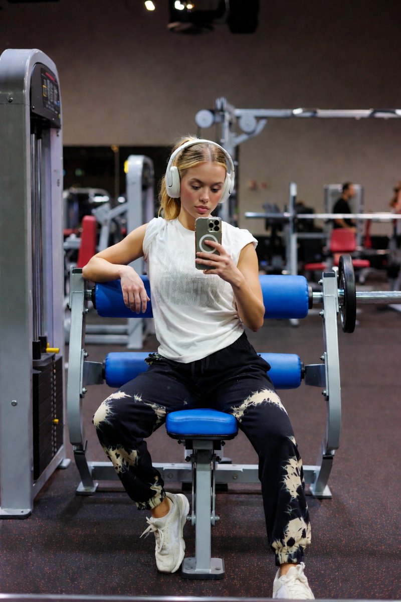 Profile / Avatar - Blue Seat Gym Mirror Selfie Portrait — output 1