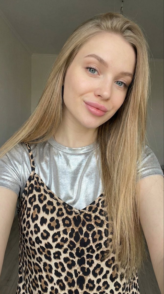 Profile / Avatar - Close-up Selfie of a Young Woman with Leopard Print Top — output 1