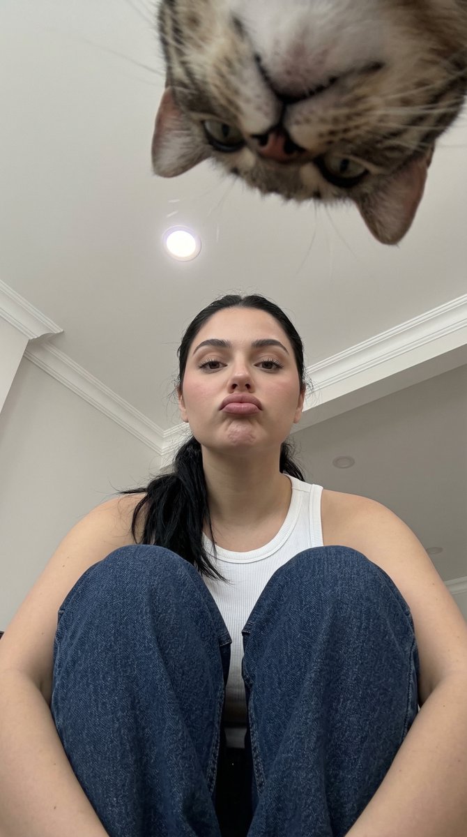 Profile / Avatar - Low-Angle Amateur Snapshot with Extreme Perspective — output 1