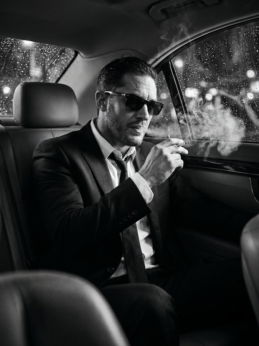 Comic / Storyboard - Cinematic Noir Luxury Car Portrait — output 1