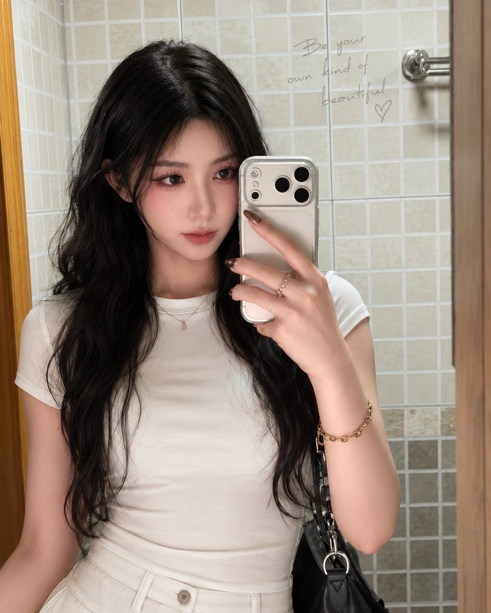 Profile / Avatar - Realistic Korean Mirror Selfie — output 1
