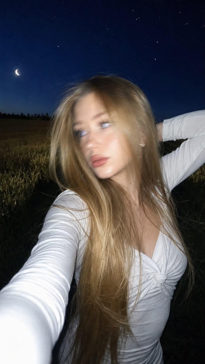 Profile / Avatar - Night Flash iPhone Selfie with Motion Blur — output 1