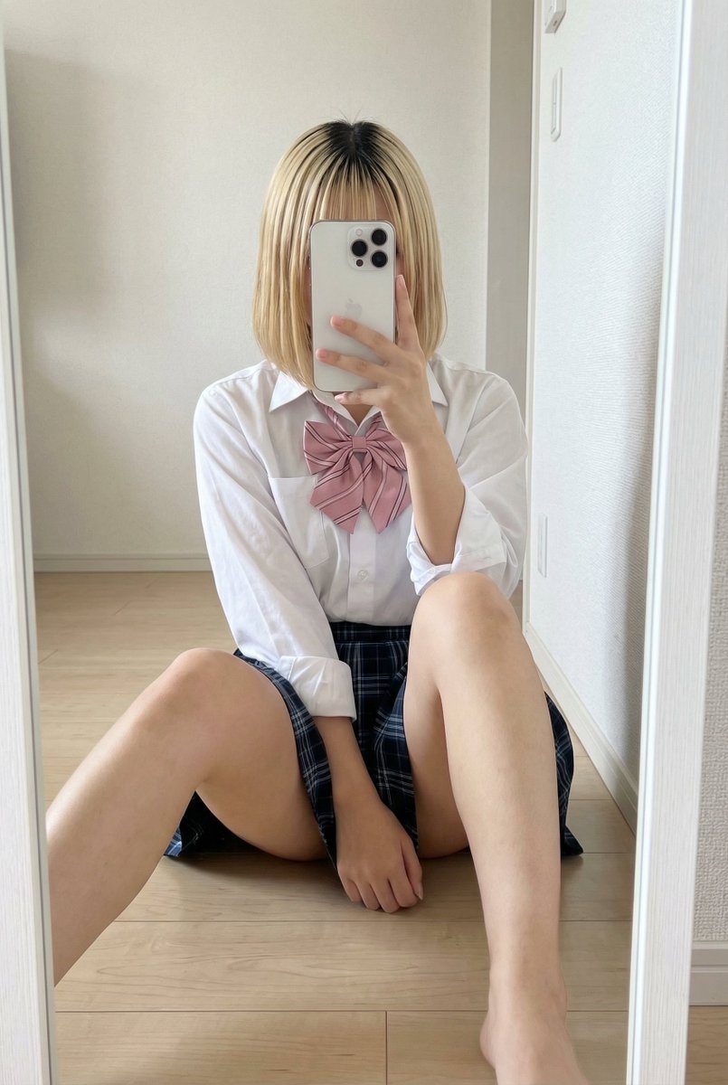 Profile / Avatar - Detailed JSON Prompt for Asian Schoolgirl Mirror Selfie — output 1