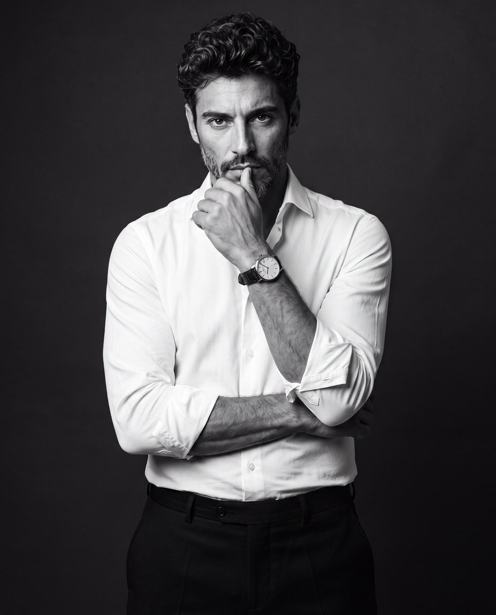 Profile / Avatar - Black and White Studio Portrait of a Man — output 1