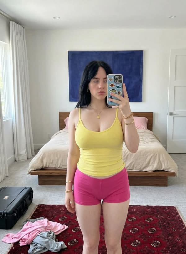 Profile / Avatar - Candid Modern Bedroom Mirror Selfie — output 1