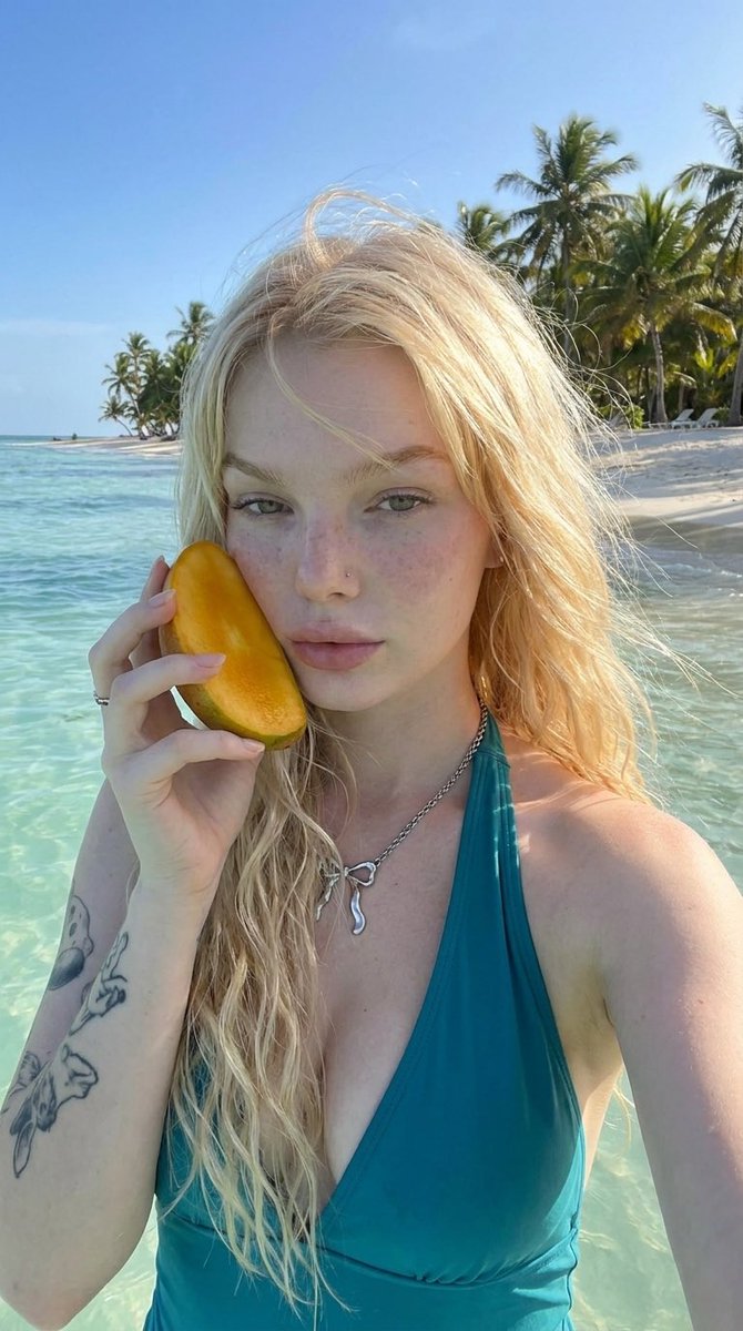 Profile / Avatar - Tropical Beach Mango Selfie — output 1