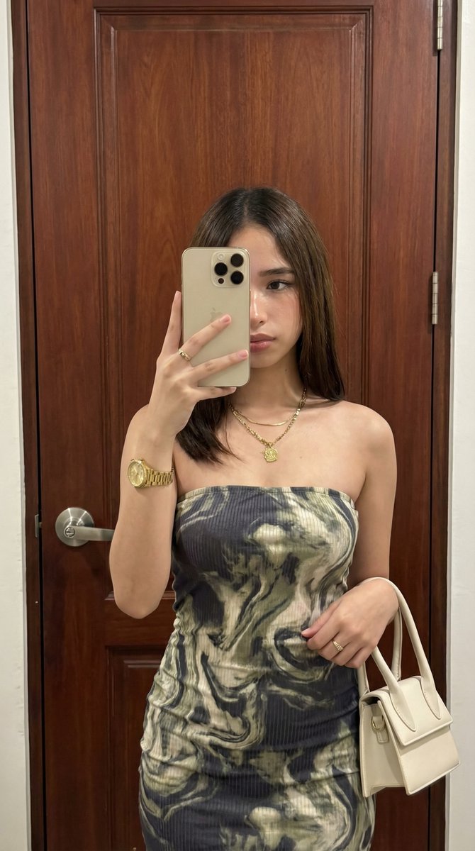 Profile / Avatar - High-Fidelity Mirror Selfie Prompt — output 1