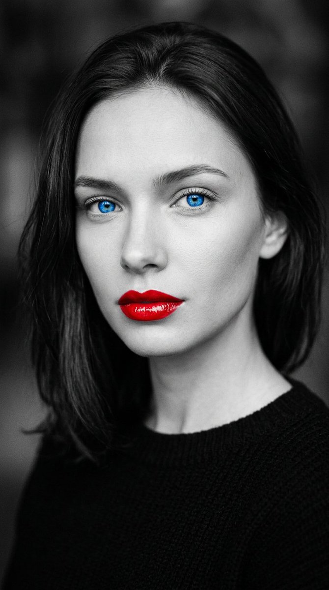 Profile / Avatar - Selective Color Black and White Portrait — output 1