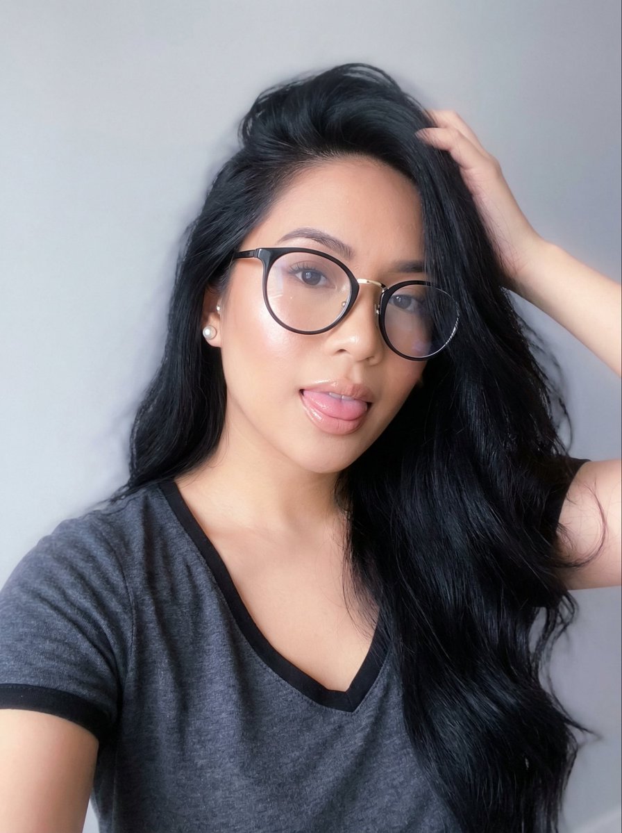 Profile / Avatar - Dreamy Ethereal Selfie Portrait — output 1