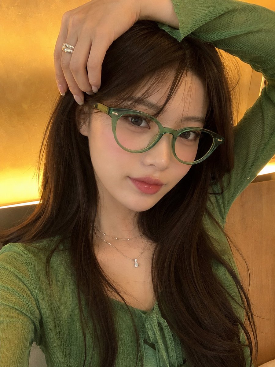 Profile / Avatar - Green Cat-Eye Glasses Portrait — output 1
