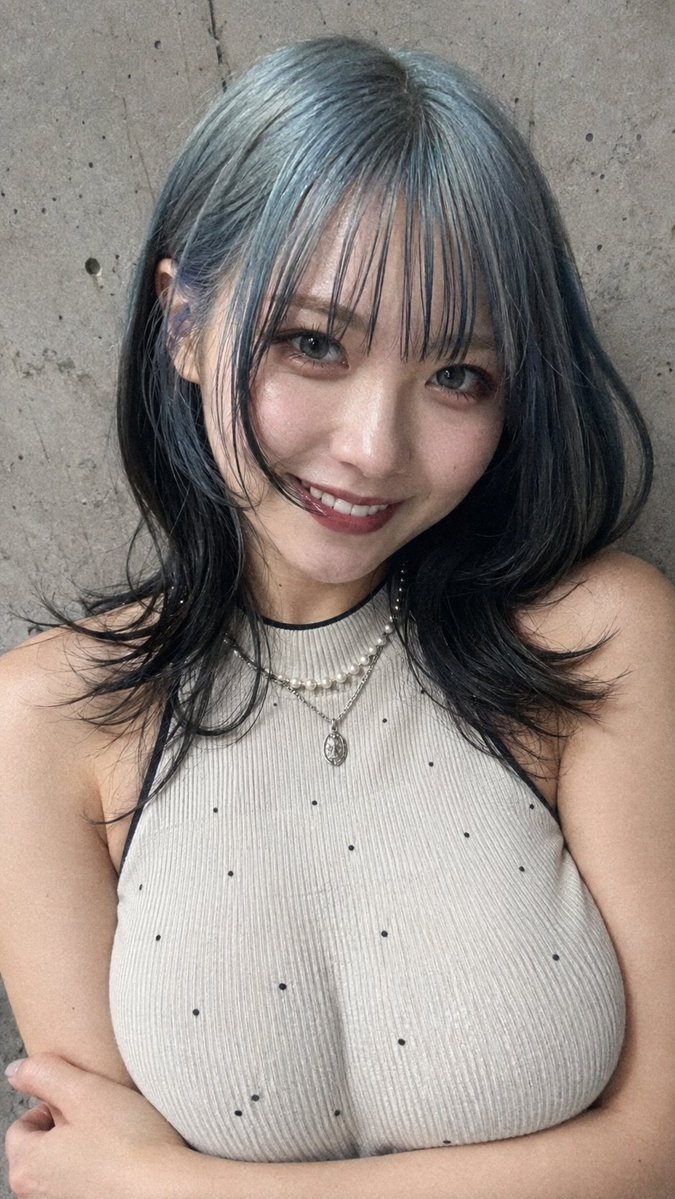 Profile / Avatar - Realistic Smiling Selfie Portrait — output 1