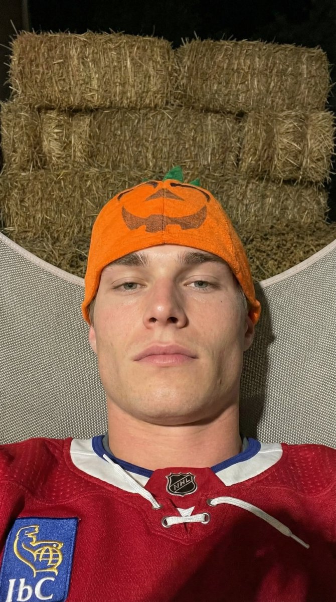 Profile / Avatar - Hockey Fan Pumpkin Beanie Selfie Analysis — output 1