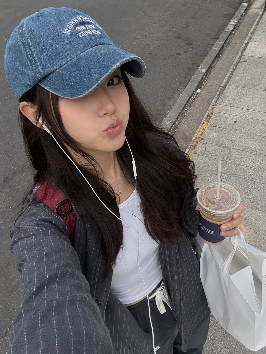 Profile / Avatar - Urban Street Style Selfie — output 1