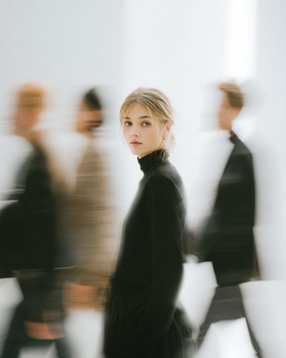 High Fashion Magazine Pictorial Prompt — output 1