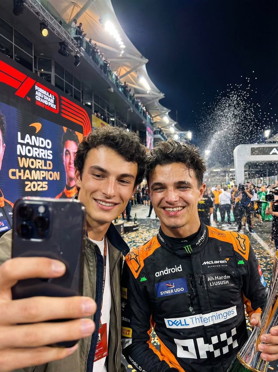 Ultra-realistic selfie with F1 champion Lando Norris — output 1