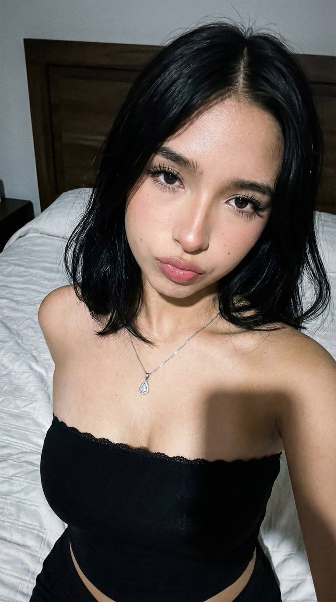 Profile / Avatar - High-Fidelity Flash Selfie Portrait Prompt — output 1