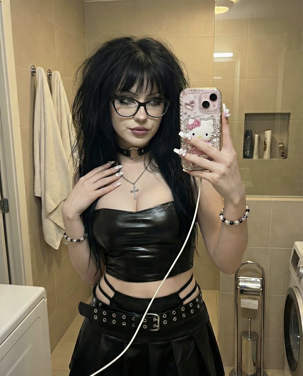 Profile / Avatar - Y2K Grunge Mirror Selfie in Bathroom — output 1