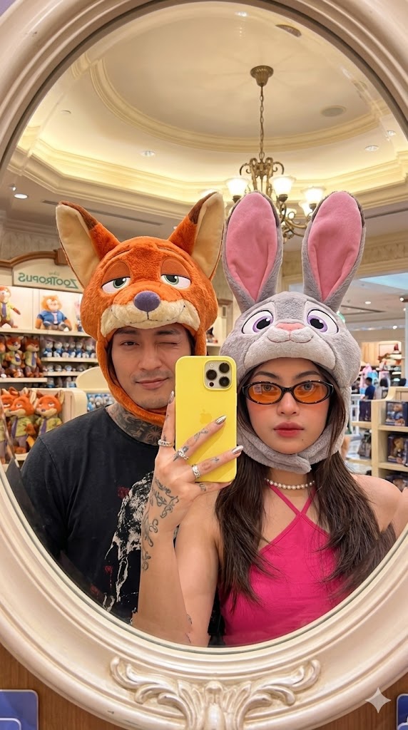 Profile / Avatar - Zootropolis Couple Mirror Selfie Prompt — output 1