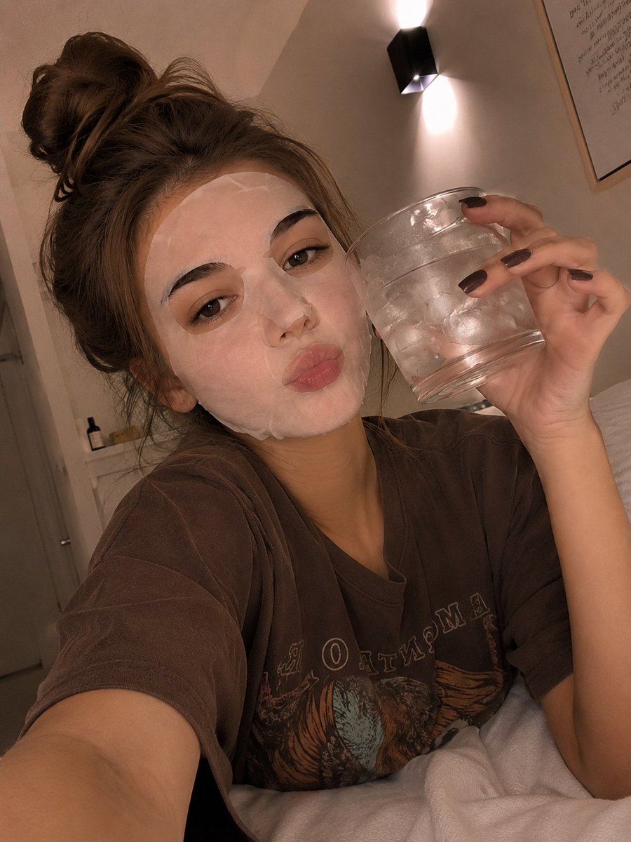 Profile / Avatar - Skincare Self-Care Selfie Prompt — output 1
