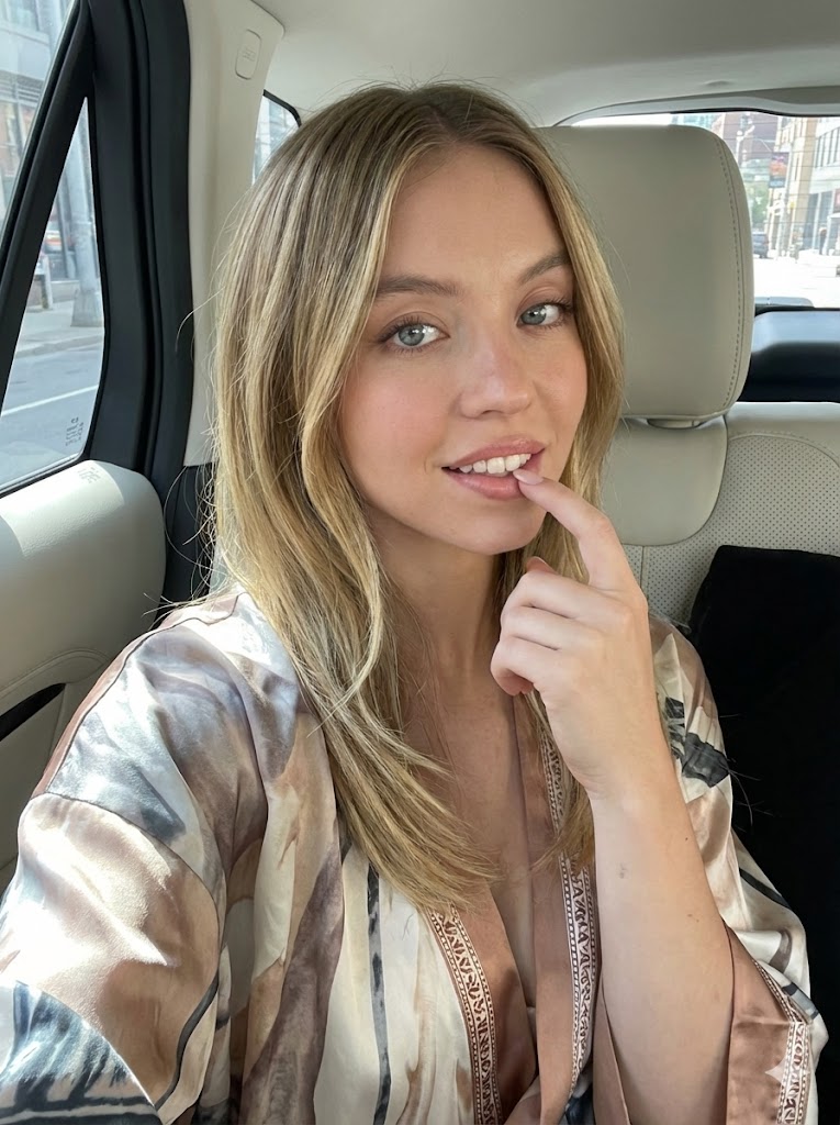 Profile / Avatar - Sydney Sweeney Car Selfie Prompt — output 1