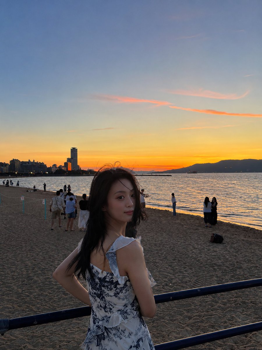 Profile / Avatar - Cinematic Beach Sunset Travel Portrait — output 1