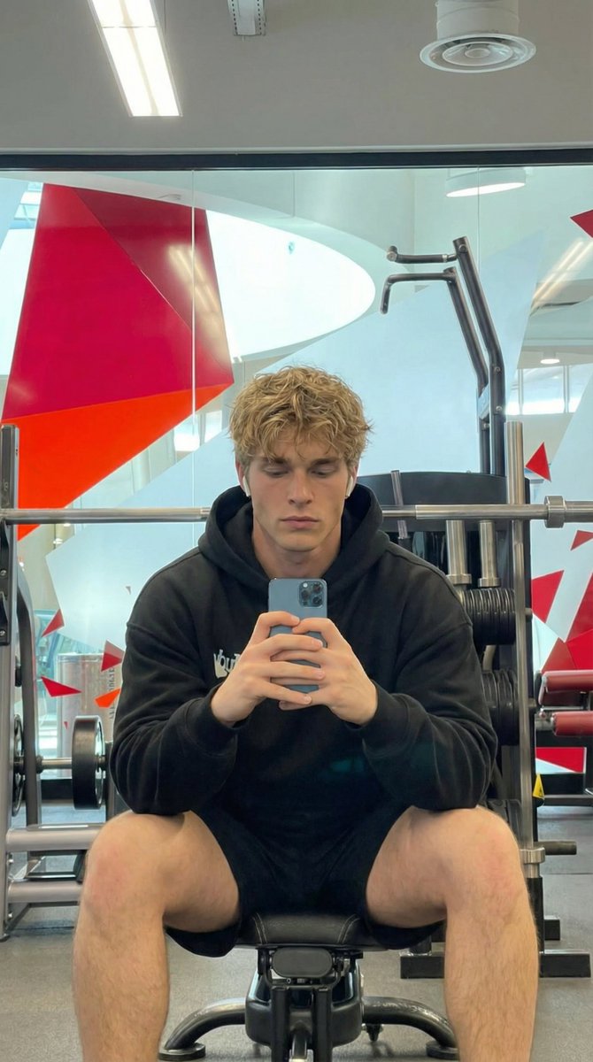 Profile / Avatar - Ultra-Realistic Gym Mirror Selfie — output 1