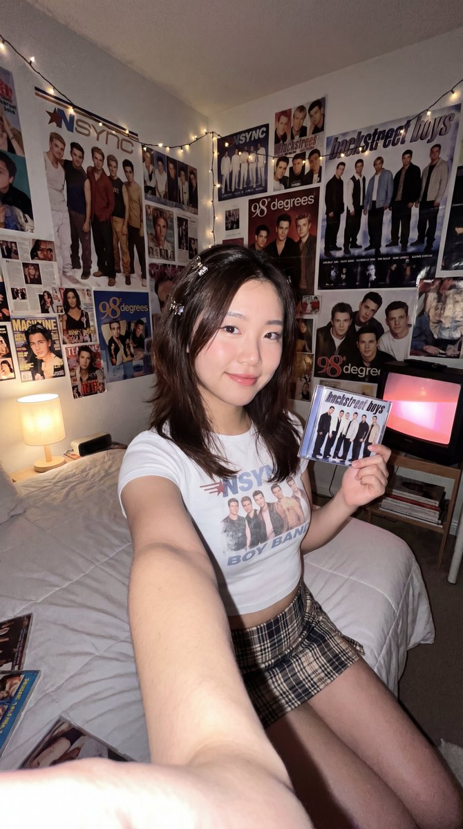 Profile / Avatar - 90s Fangirl Selfie Prompt (Korean Subject) — output 1