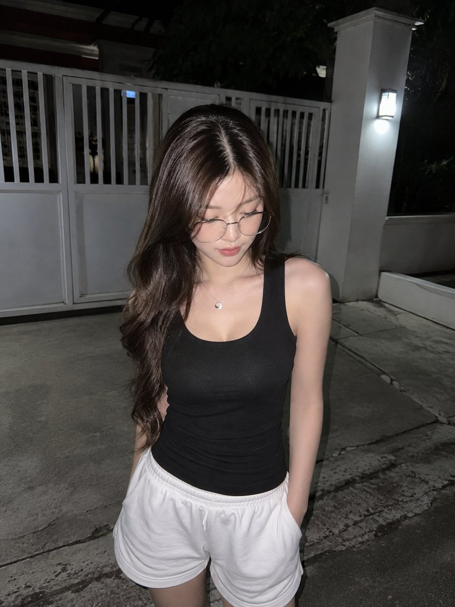 Profile / Avatar - Candid Night Driveway iPhone Photo — output 1