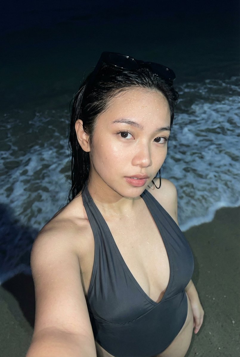 Profile / Avatar - Realistic Smartphone Flash Selfie at Night Beach — output 1