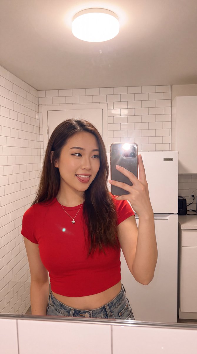 Profile / Avatar - Playful Mirror Selfie Portrait — output 1