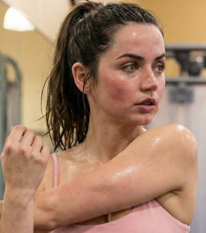 Social Media Post - Ana de Armas exhausted at the gym portrait — output 1