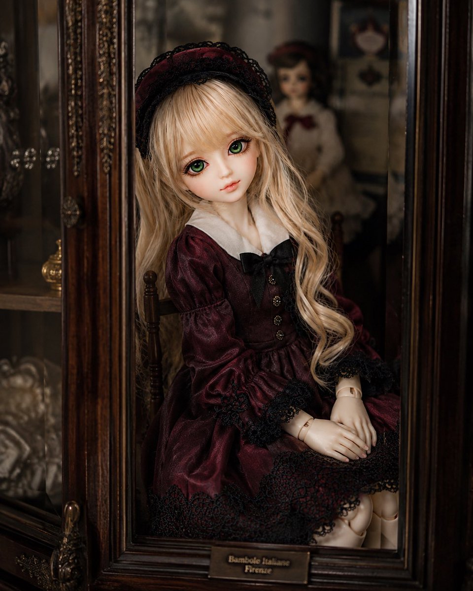 Product Marketing - Antique Cabinet Ball-Jointed Doll — output 1