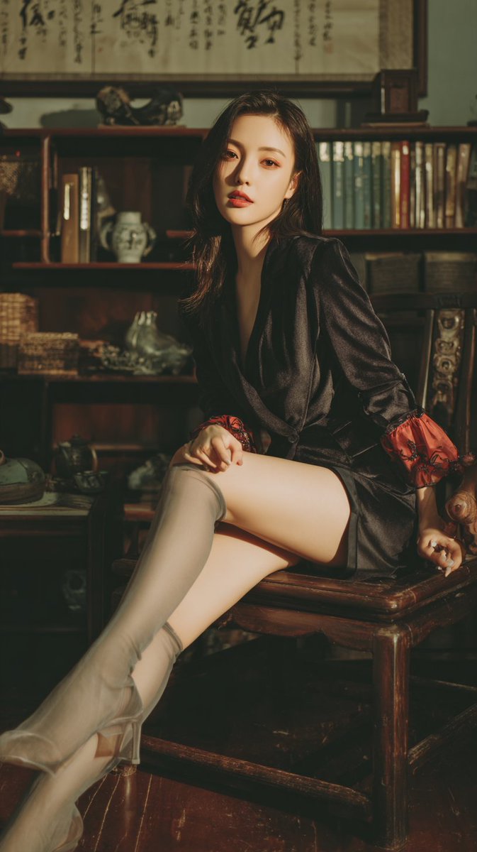 Modern Chinese Retro Fashion Photography Prompt — output 1