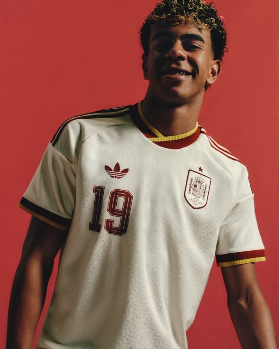 Product Marketing - Retro National Team Football Player Portrait — output 1