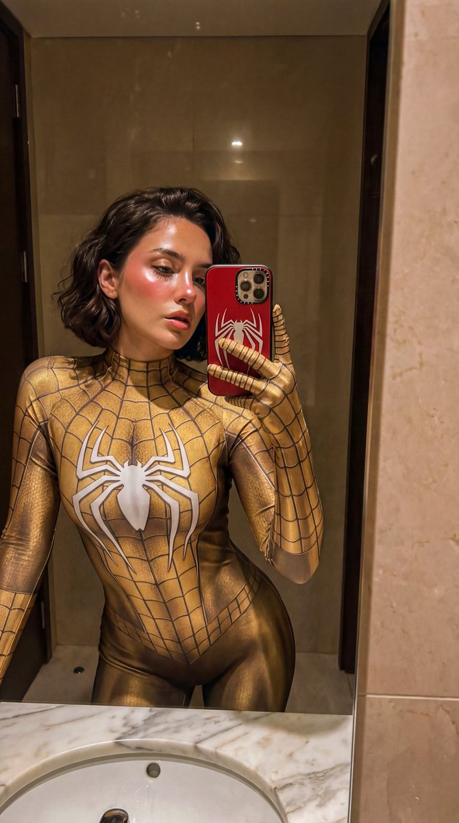 Profile / Avatar - Gold Symbiote Mirror Selfie Prompt — output 1