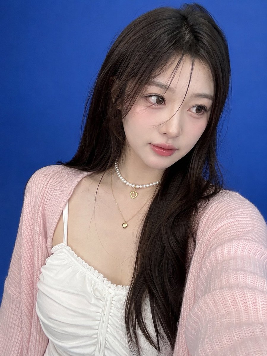 Profile / Avatar - Korean Style Mobile Selfie — output 1