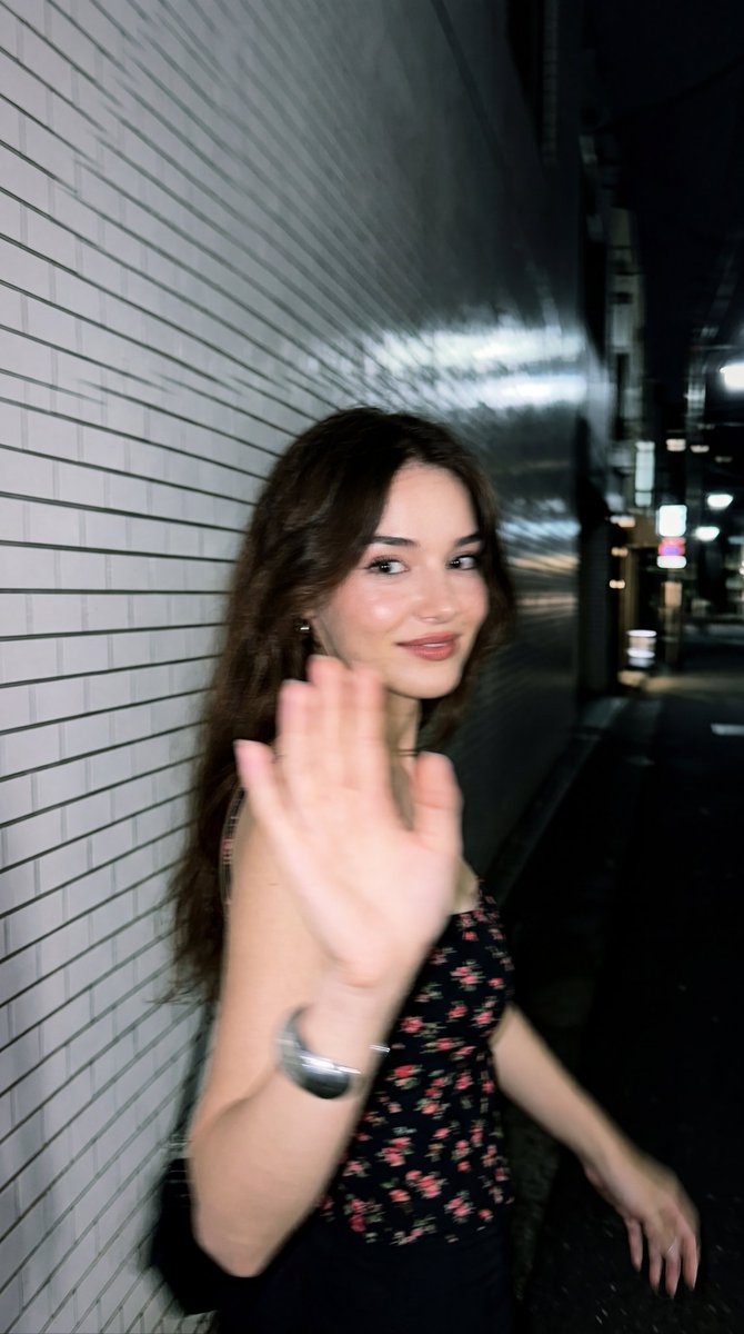 Profile / Avatar - Candid Night Smartphone Photography — output 1
