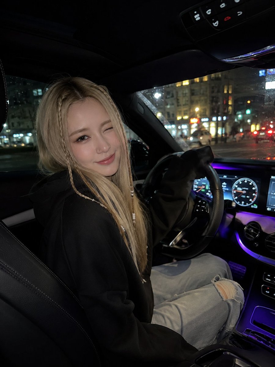 Profile / Avatar - Winking Night Car Selfie — output 1