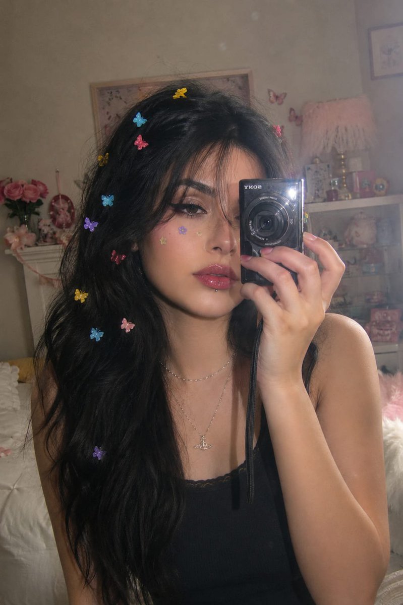 Profile / Avatar - Vintage Digital Camera Mirror Selfie — output 1