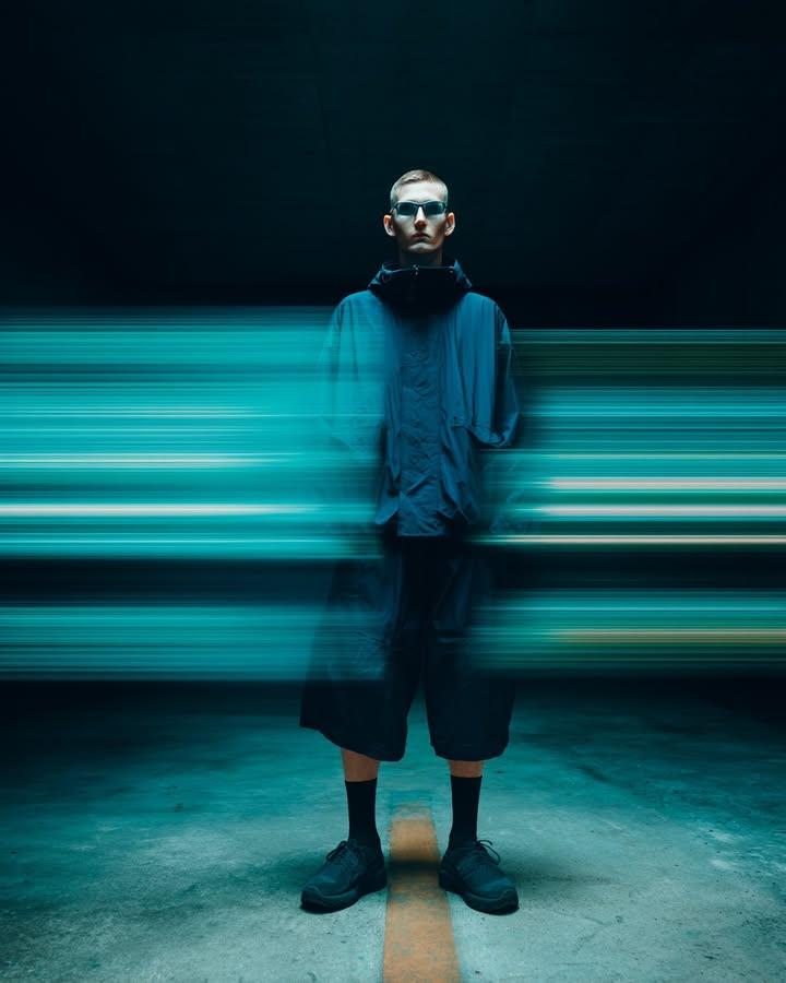 Cyberpunk motion blur fashion portrait prompt (Midjourney style) — output 1