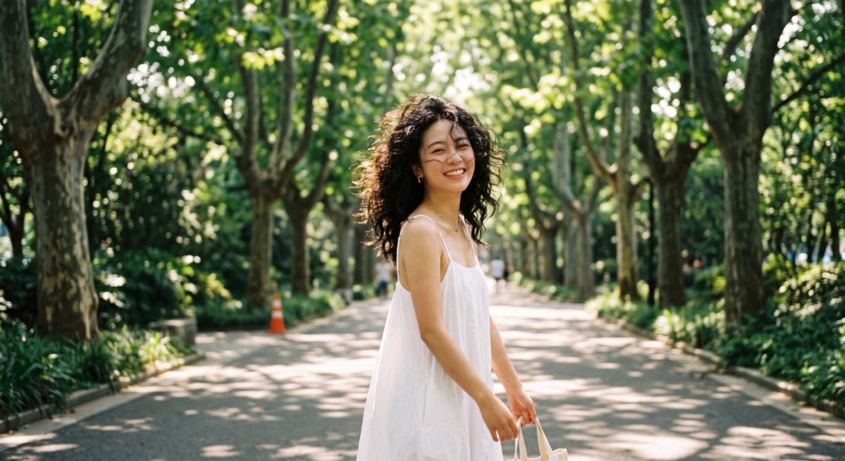 Profile / Avatar - Retro Film Girl Summer Lifestyle — output 1