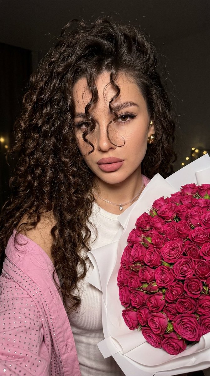 Profile / Avatar - Fuchsia Rose Bouquet Selfie — output 1