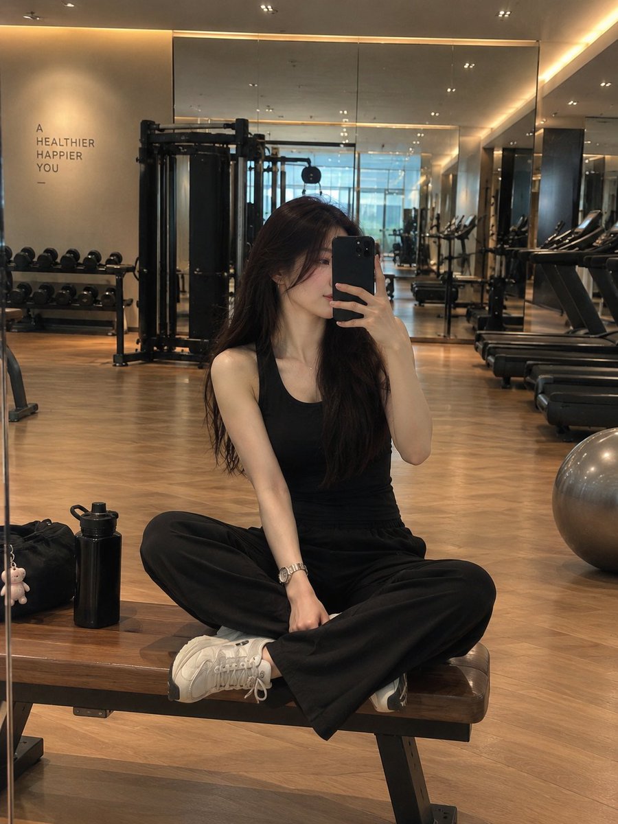 Profile / Avatar - Luxury Gym Mirror Selfie Portrait — output 1